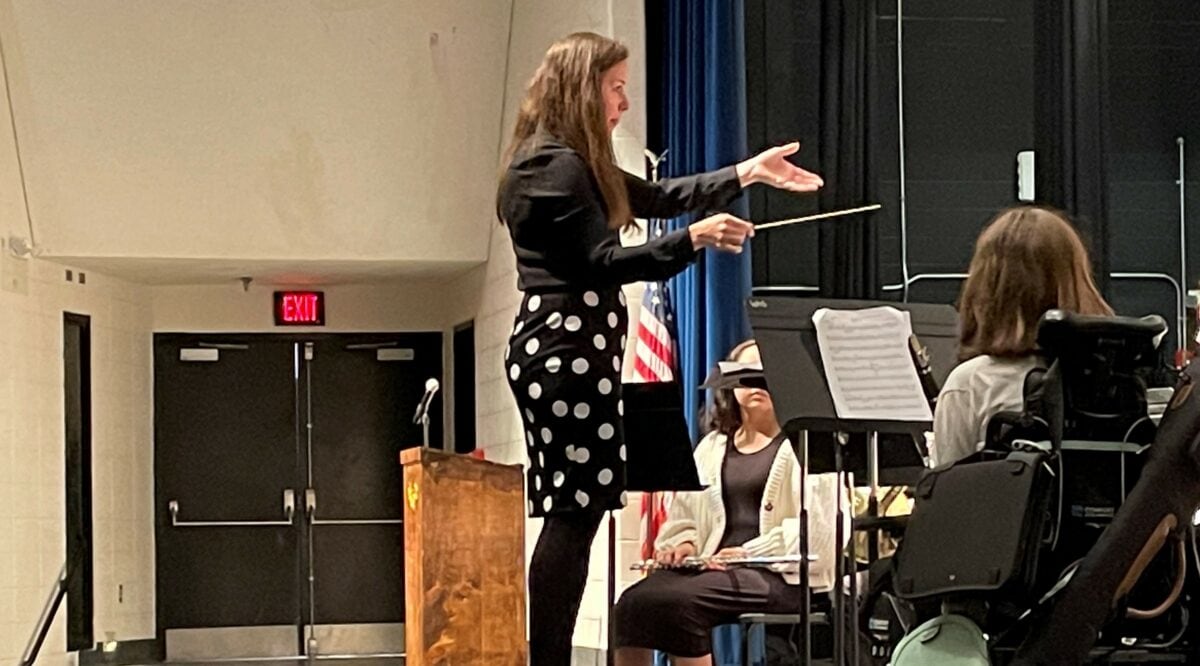 Lori Schwartz Reichl conducting a band adjudication clinic in March 2022