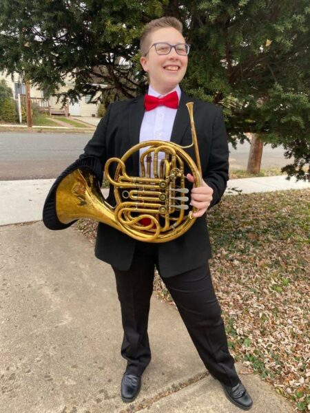 Ær Queen with French horn