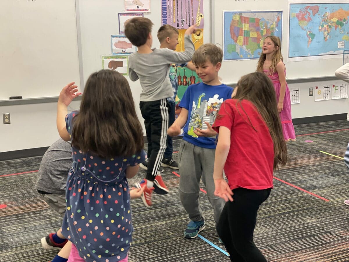 elementary students in modern band class