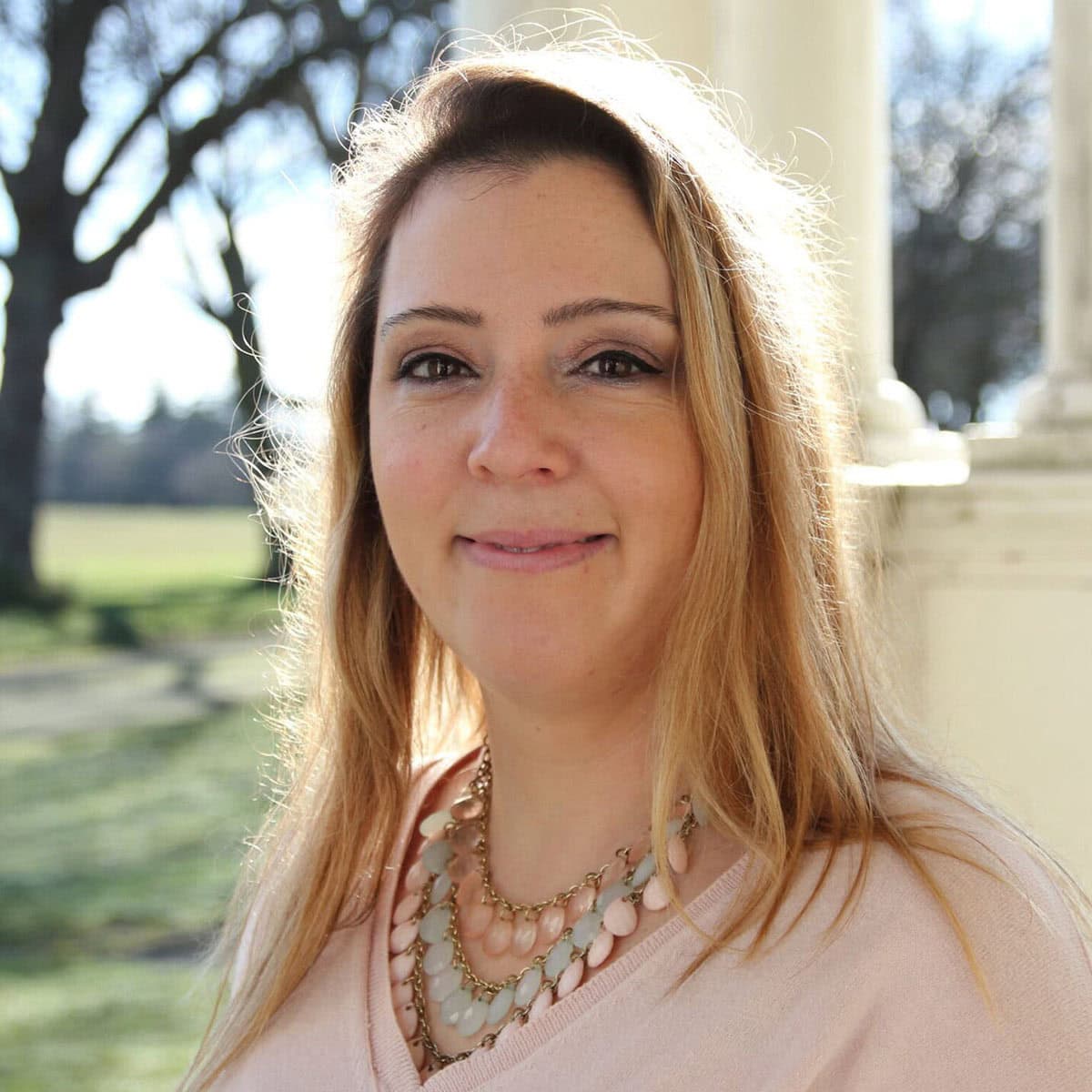 Tina Beveridge headshot