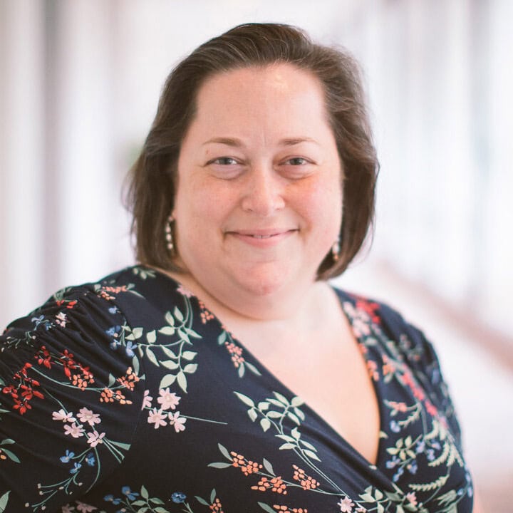 Kim Henry headshot