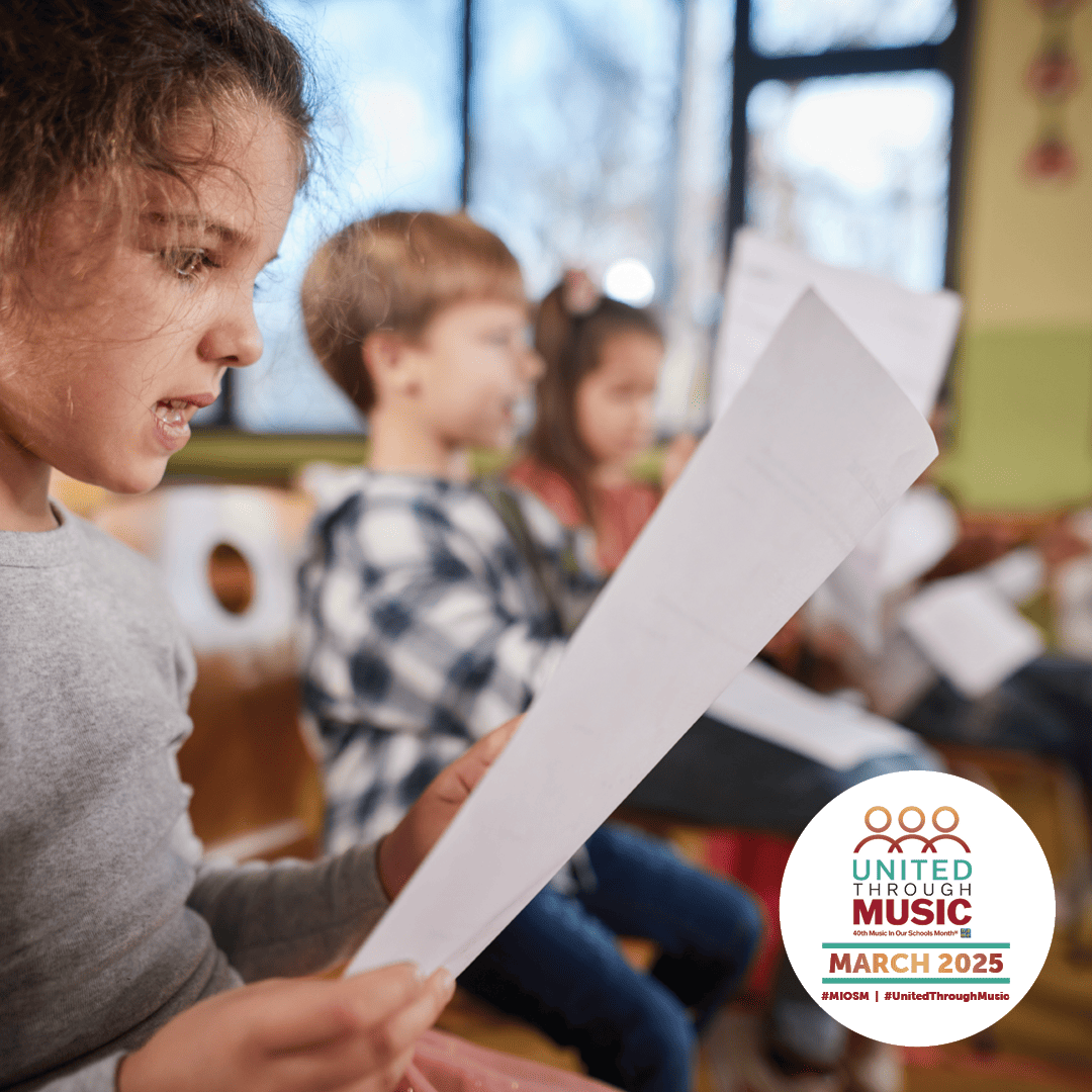 Elementary students sing in music class