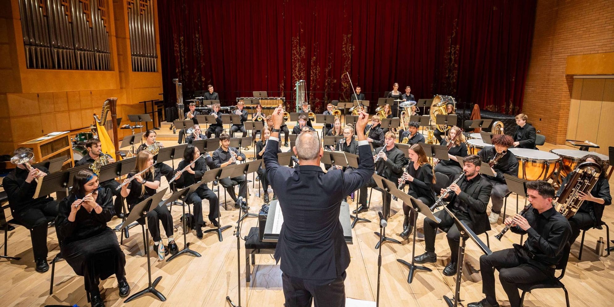 Mark Reynolds directing ensemble