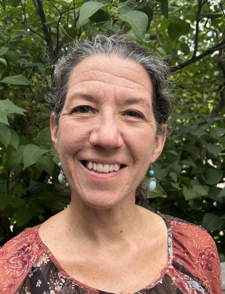 Terri Felton headshot